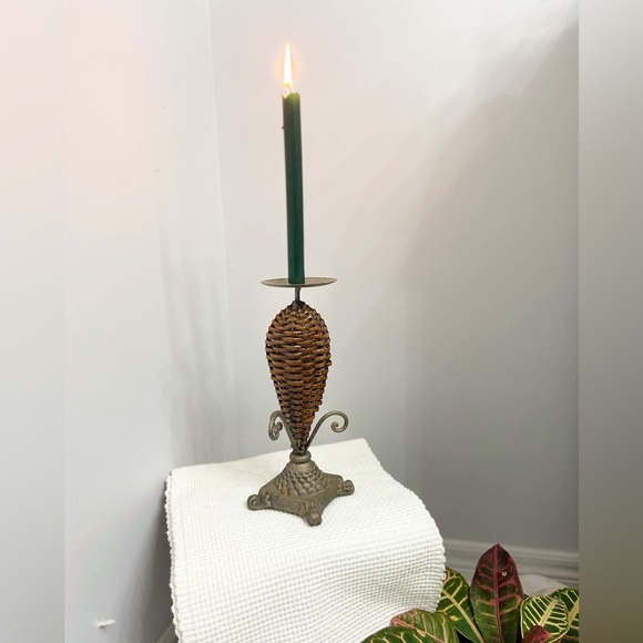 Wicker Candle holder with Metal Pedestal - Picture 2 of 4
